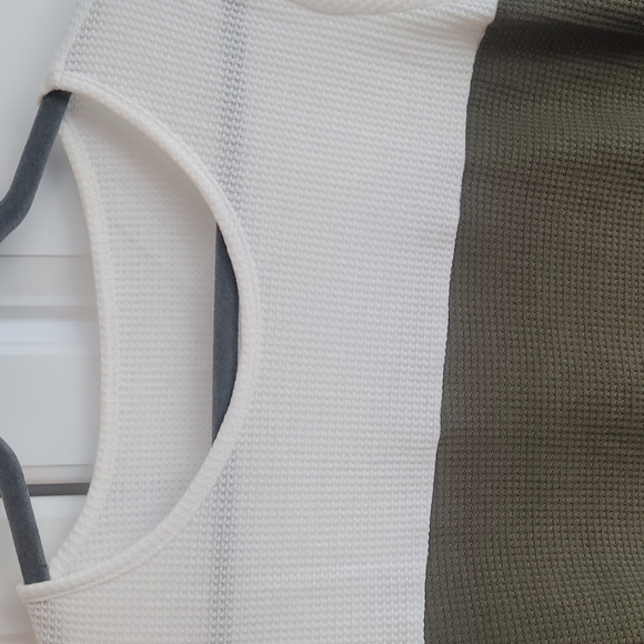 NWOT Colorblock Mixed Print Thermal Top Women's Size Large - Picture 2 of 8